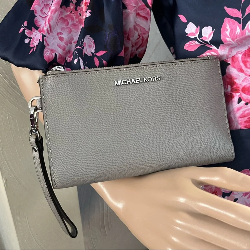 Michael Kors Cellphone Wallet